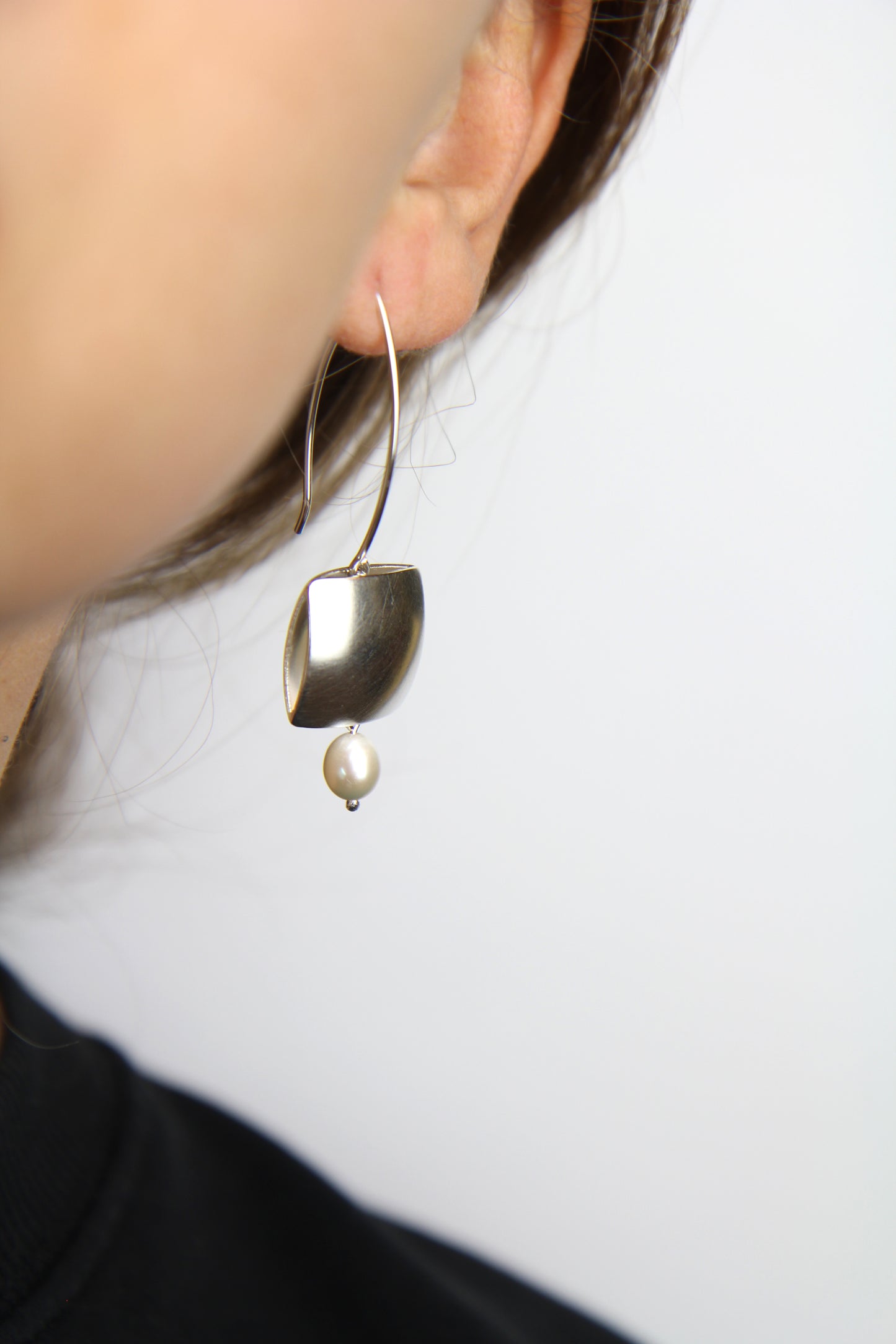 Silver Pillow Dangle Earrings With Pearl