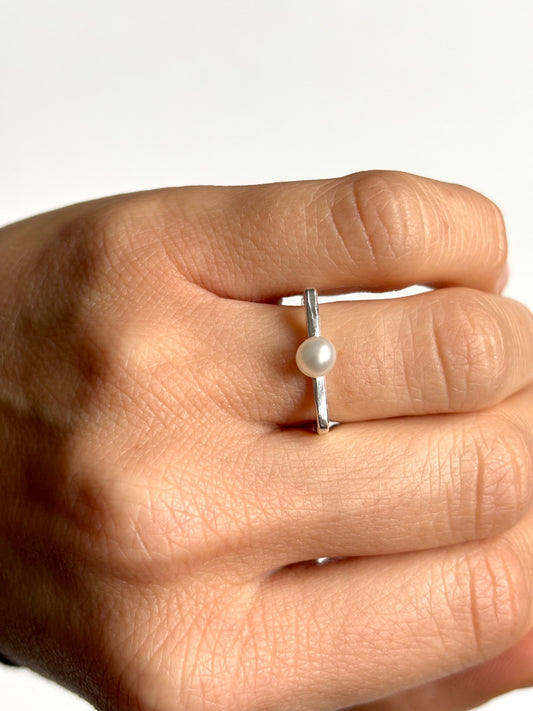 NEW ✨ Hammered Silver Square Ring With Pearl