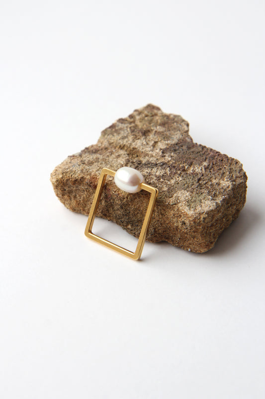 Fine Gold-plated Silver Square Ring with Pearl