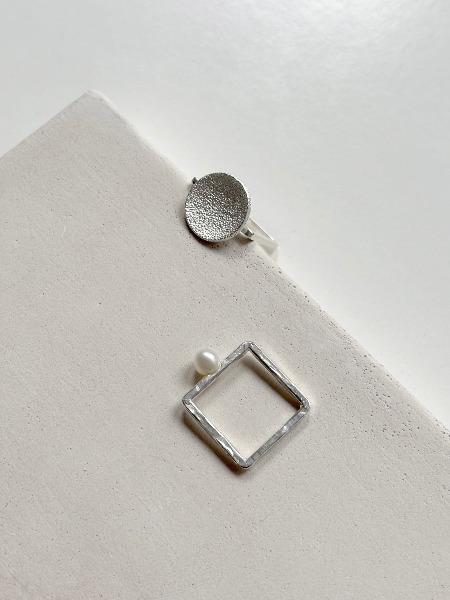 NEW ✨ Hammered Silver Square Ring With Pearl
